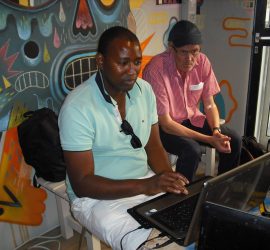 Photo du deuxième Repair Café Informatique à Tulavu l’Artyshop