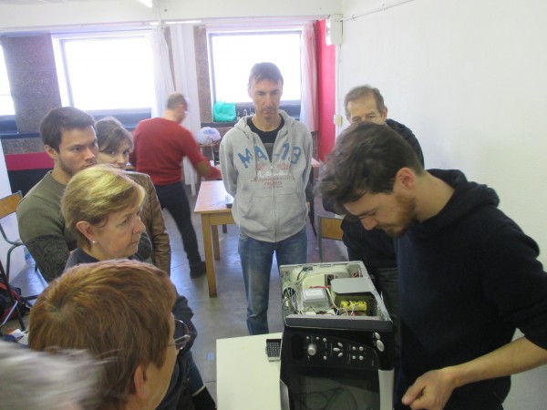 conseil de vincent: ne jamais ouvrir un micro ondes sans precautions